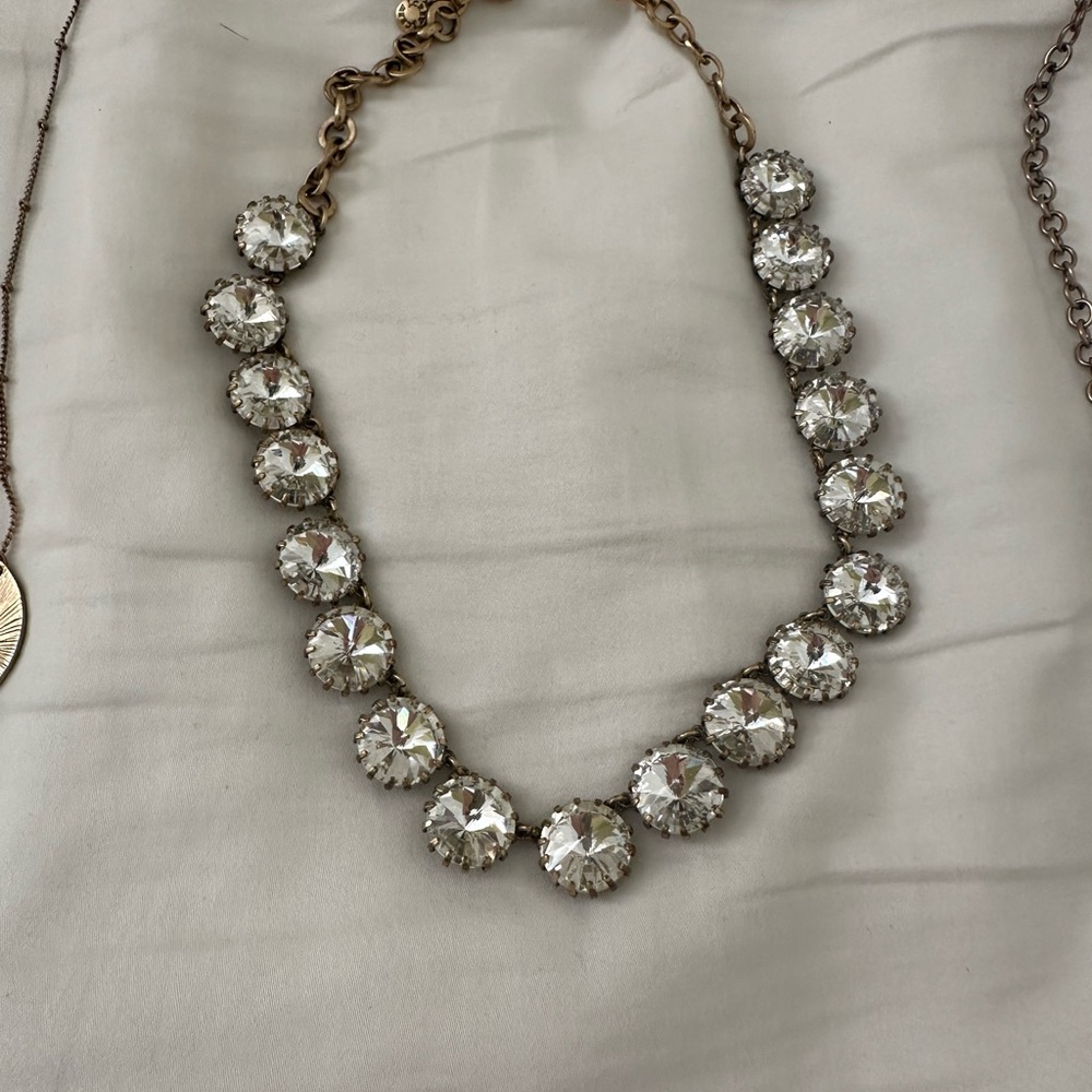 Elegant Silver Crystal Statement Necklace with Gold Chain and Setting